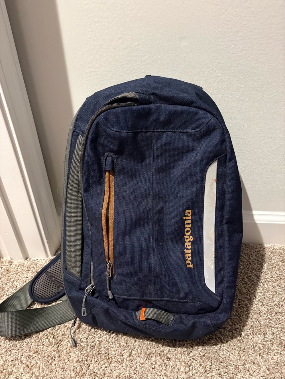 Patagonia Mass Sling 9L 48225 Navy Blue Discontinued Sling Backpack Laptop Bag